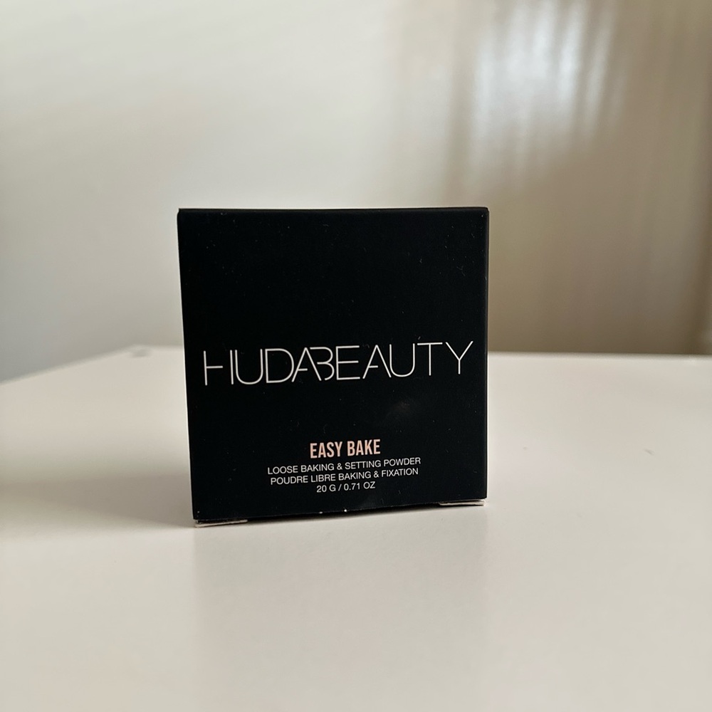 Huda Beauty Easy Bake Powder